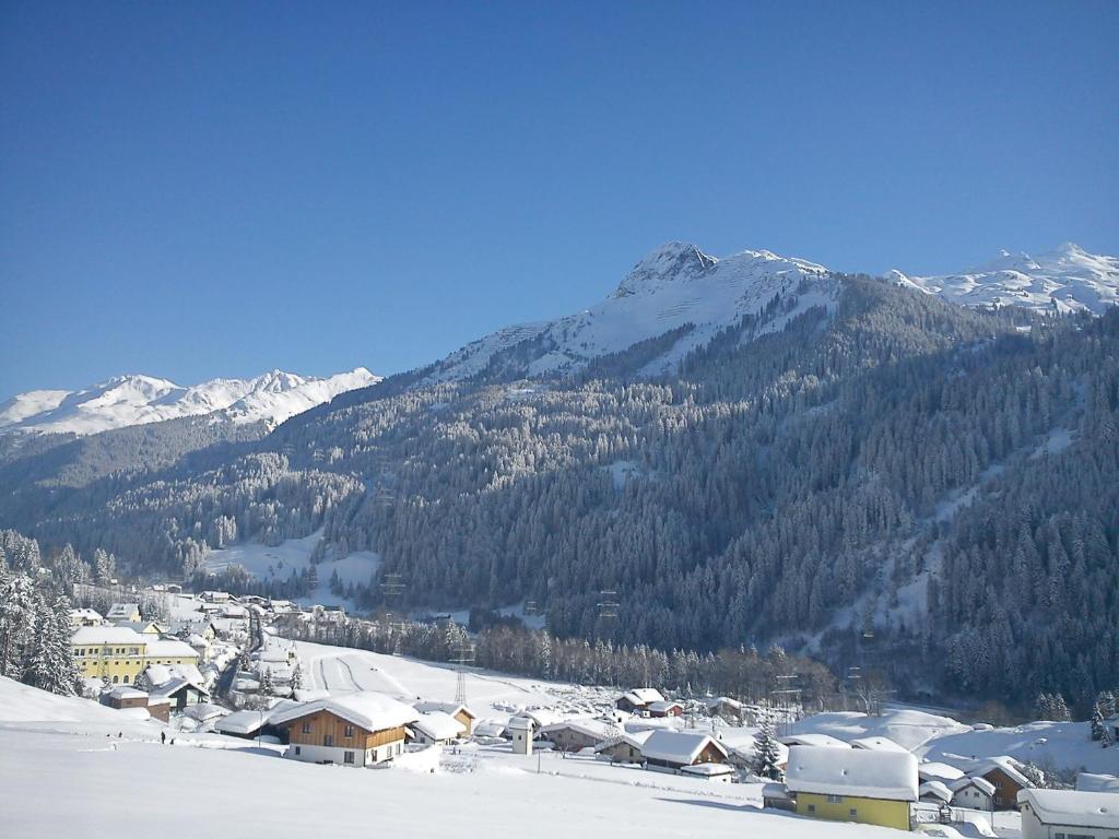 Haus Adrian Apartment Wald am Arlberg Luaran gambar